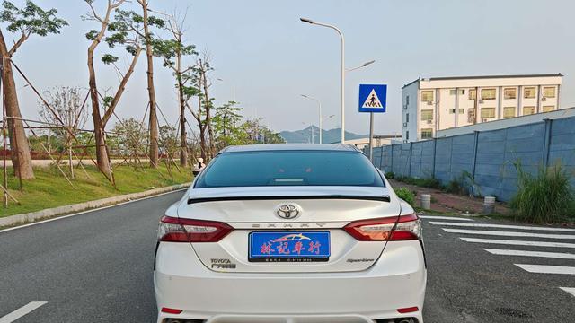 家用代步首选？2018款丰田凯美瑞，10万出头值得入手吗？