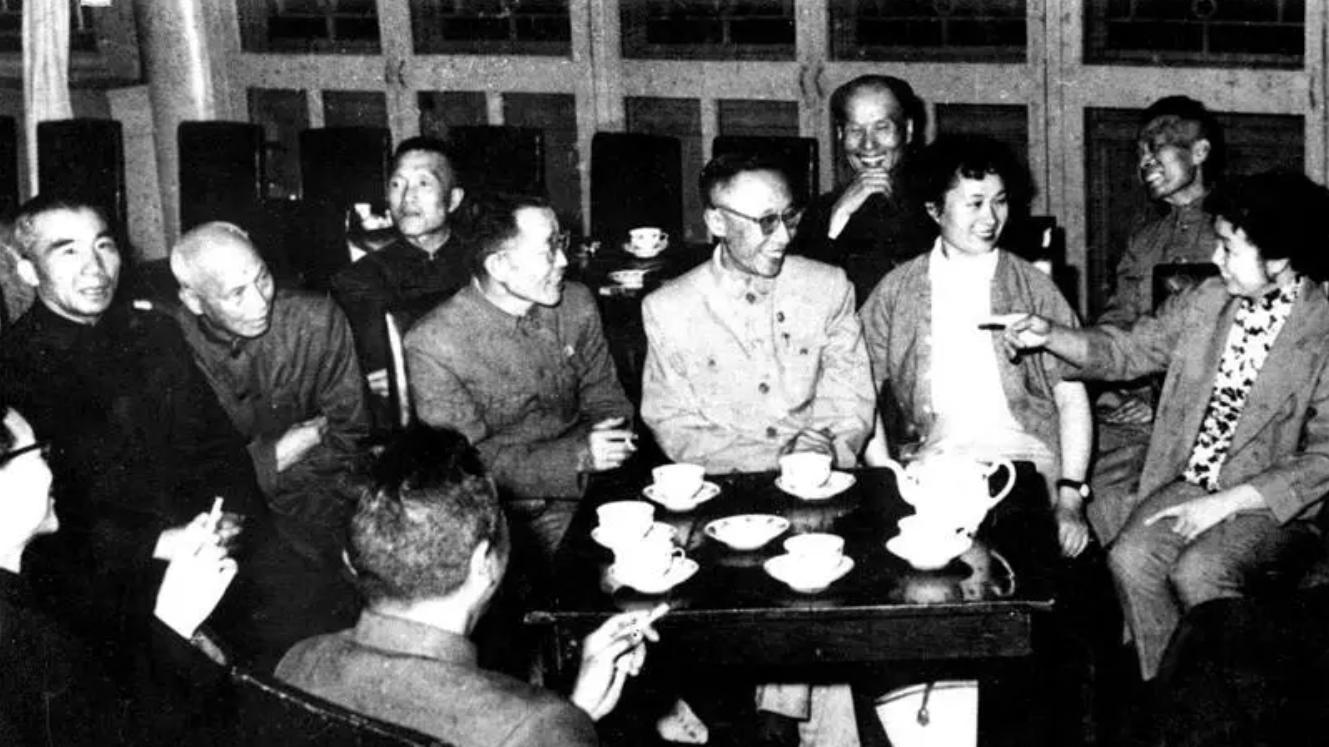 溥仪去世后，妻子李淑贤为何不改嫁？为独吞遗产，她打了十年官司