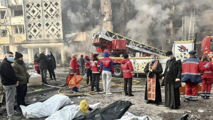 川普不装了：乌克兰“必须”接受美俄“和平计划”，无论条件如何！