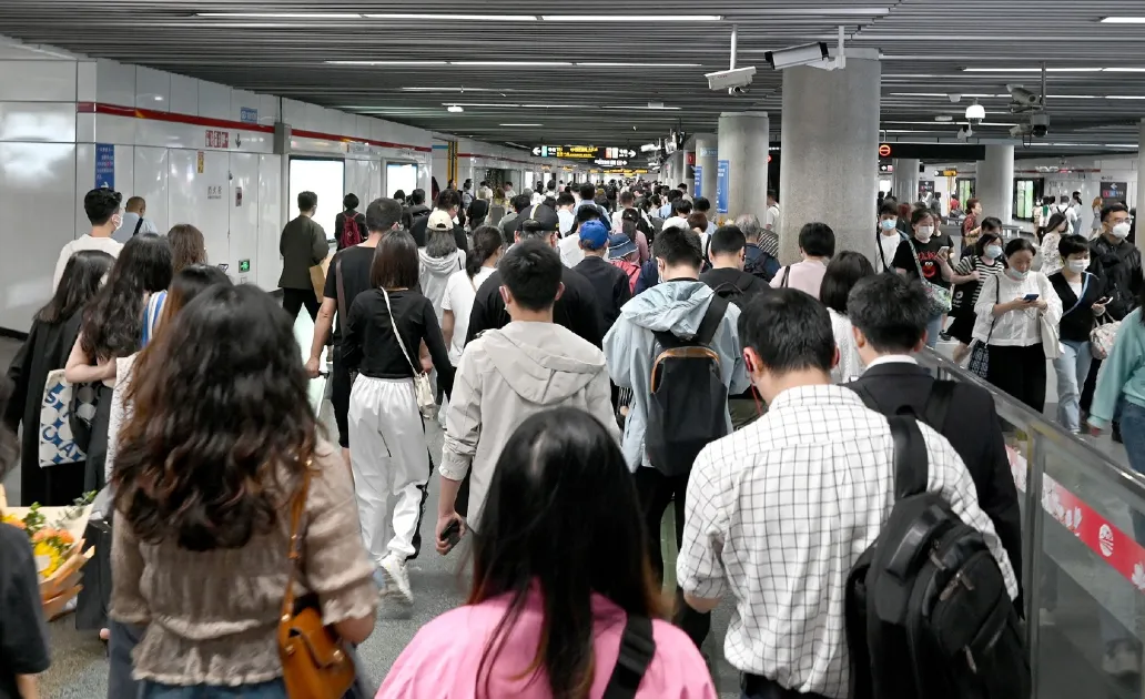 假如中国人口减少一半，只剩下7亿多人口，会发生什么变化？