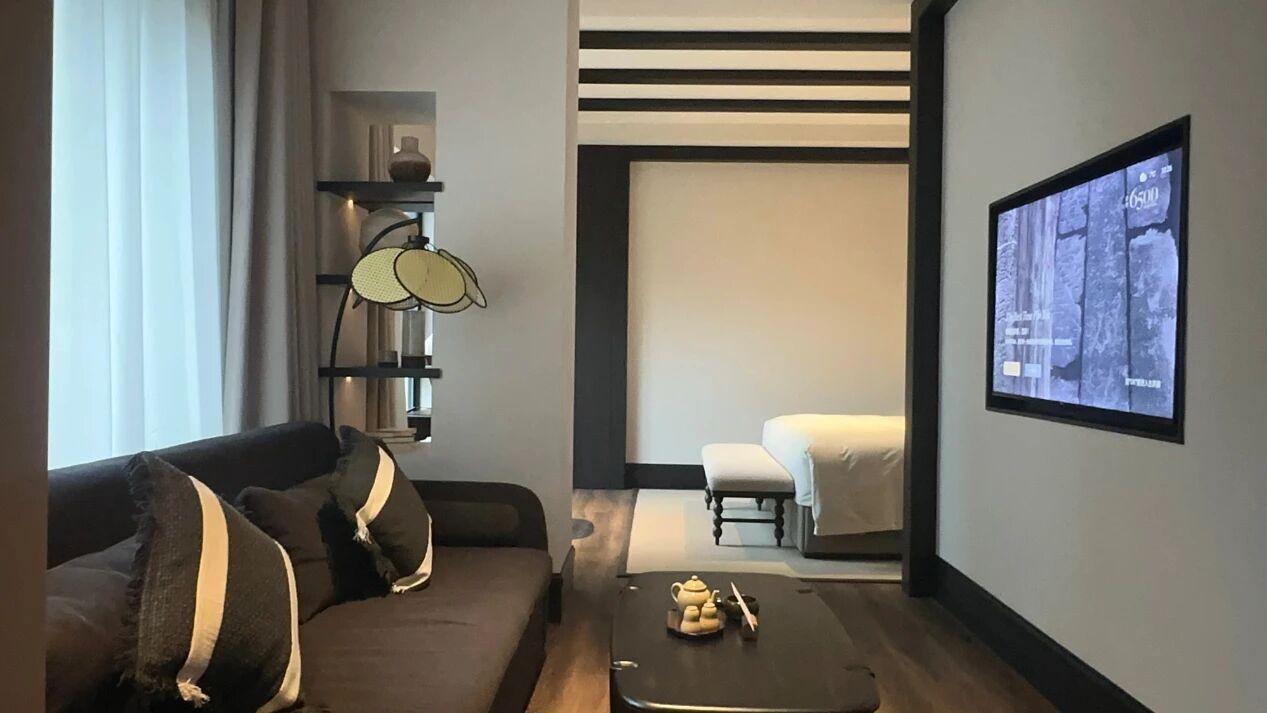 TCL领跑第一，行业报告解锁酒店电视“新剧本”