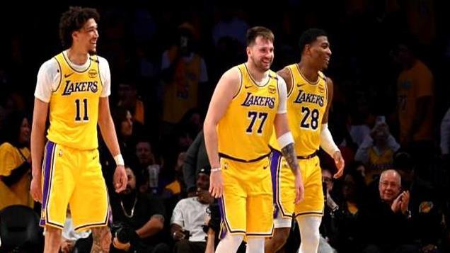 湖人246万捡漏最强中锋！东契奇喂饼助其崛起，季后赛稳了？