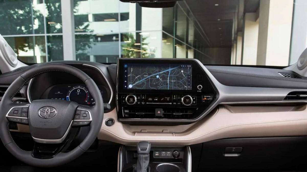 丰田汉兰达纪念版来了，细节调整，搭载2.4T发动机，售价约28.8万