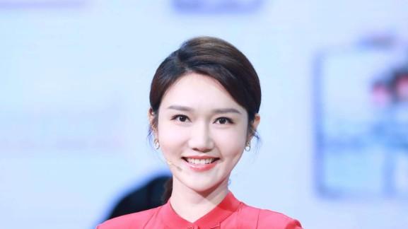 这三位央视主持至今未嫁，个个都是美女，最大的已经四十七岁