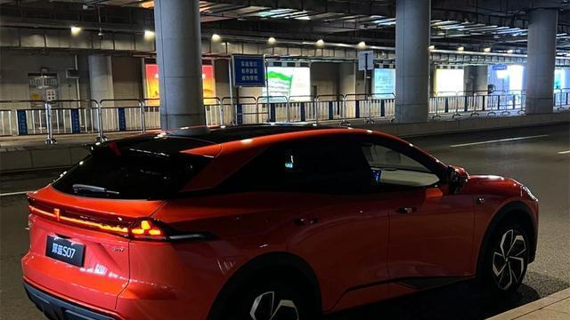 深蓝S07对比比亚迪宋LDM，价格相近实力相当，谁更胜一筹？