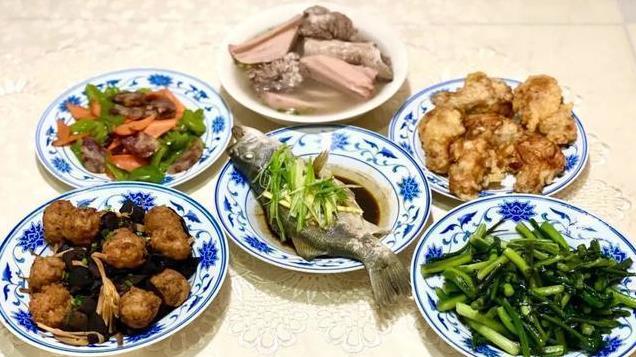 婆婆特意做了一份牛腩焖白萝卜给我，我却让她打包给大姑子送去