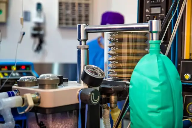 “睡一觉”就做手术？揭秘麻醉医生如何精准控制你的“无痛时间”