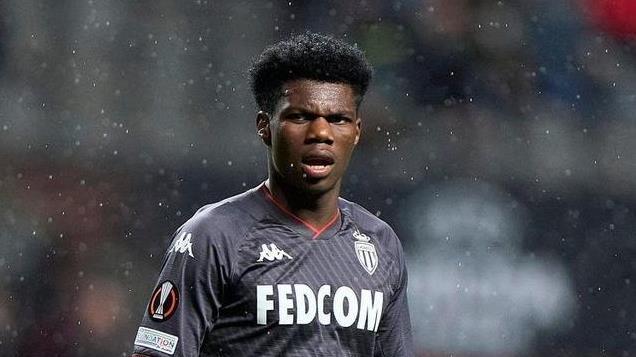 邮报：纽卡将尝试说服杜布拉夫卡留队到夏天，球员想去沙特赚钱