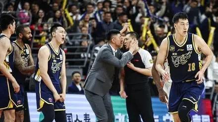 辽粤之战！杨鸣赛前称“准备的不错”，输44分后，又找了个歪理由