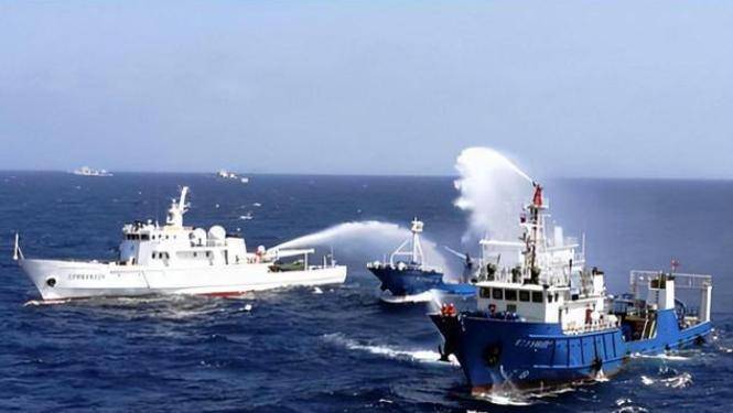 中国海警水炮执法：南海博弈的“规则之刃”与“克制之道”