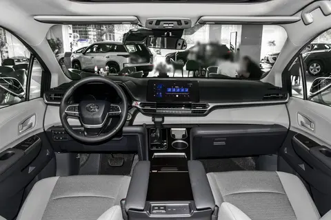 赛那两驱 / 四驱版怎么选？配置与价格深度分析