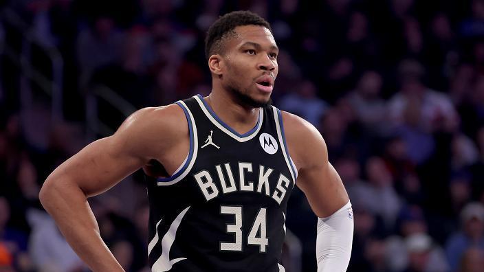 亚历山40+8+5仍无缘今日最佳！对不起，你碰到暴走的哈登了