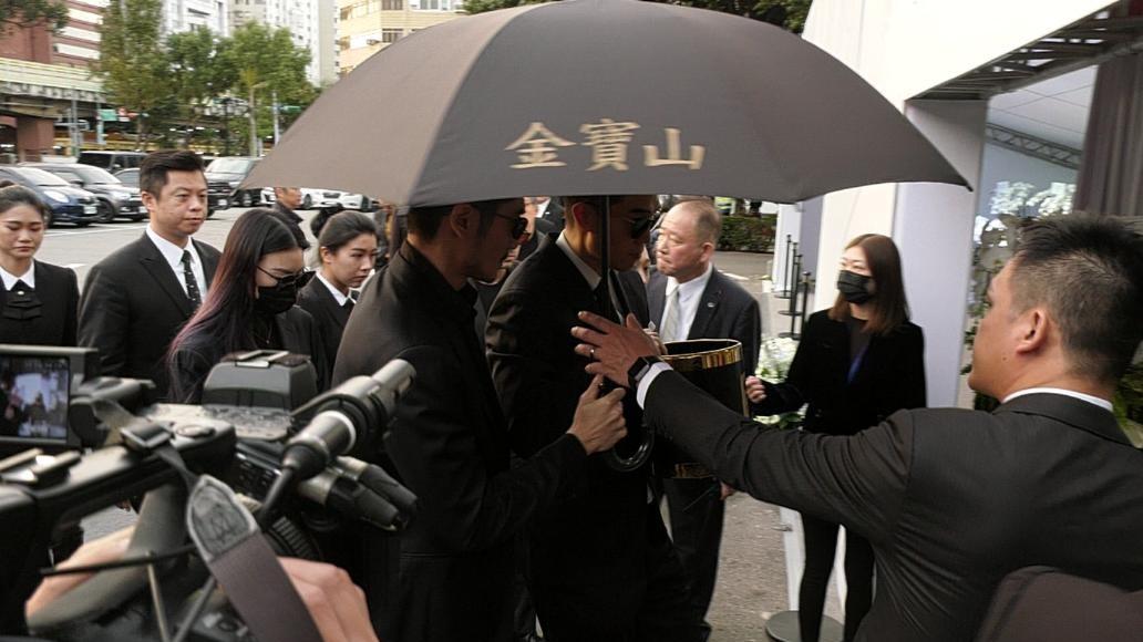 高以翔猝逝六年：爱与伤痕，生命与告别，新的开始？