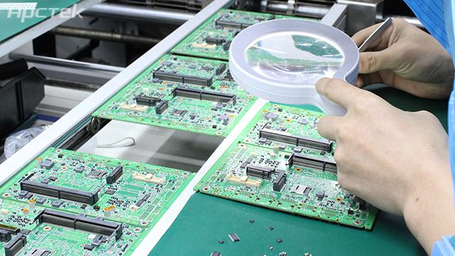 龙芯工控主板：大尺寸设计支持更多扩展功能