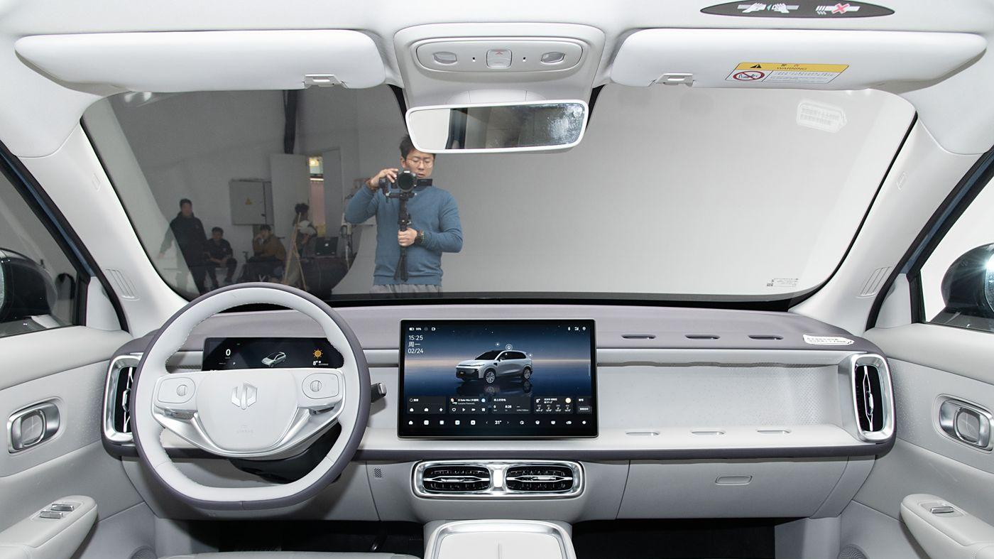 零跑 B10 为啥这么受欢迎？核心就一个字：值