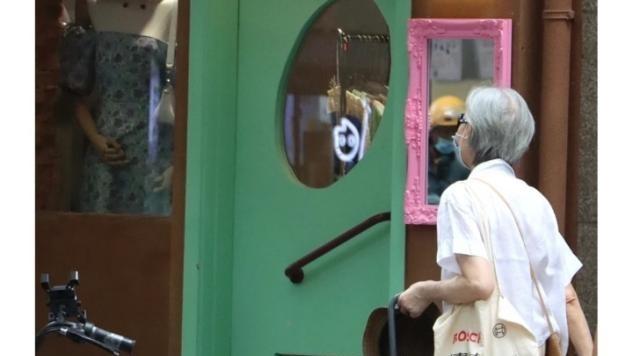 女人“会穿”才能越老越优雅！瞧这些上海街头奶奶，打扮得体大方