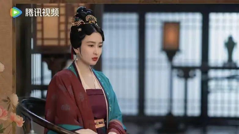 张晚意新剧《似锦》：躲过了女主景甜，却被二婶马苏惊艳了！