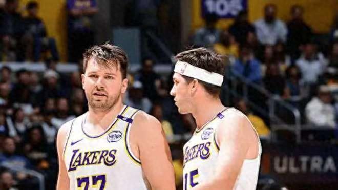 湖人灭太阳终结4连败：东契奇复出33+11+8 杜兰特21+9比尔伤退