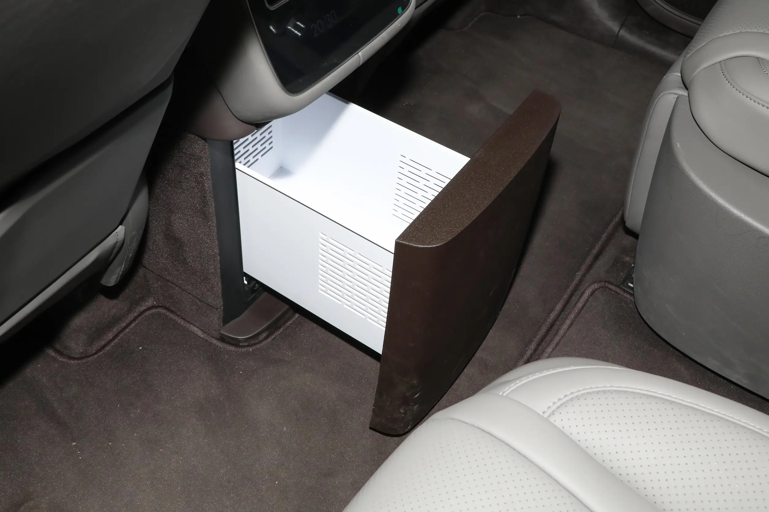 大型SUV，综合续航1300km，38.98万元起，比亚迪版的“路虎”来了