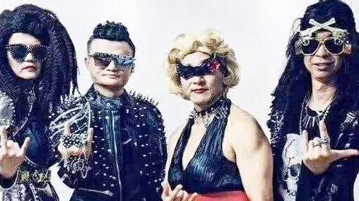 马云55岁潇洒退休，李嘉诚年逾九旬为何还不退？