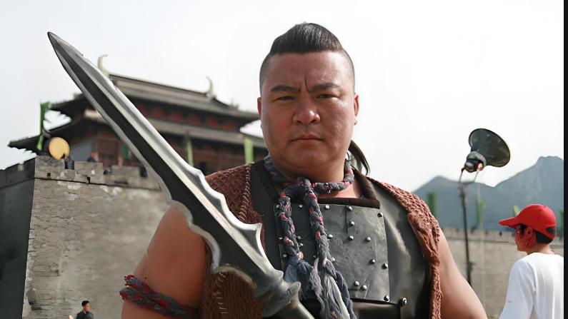 欺负武松，却对鲁智深赔笑的梁山好汉是谁？逃命一流，终难逃一死