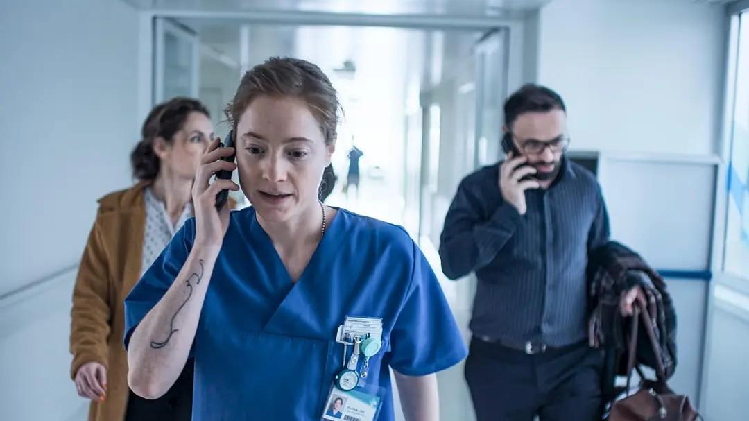 照见一线的重担——《夜班2025》