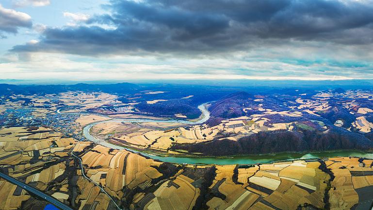 在外人面前，三不说