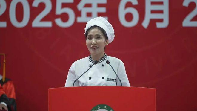 食堂阿姨的致辞为何触动人心？那是我们再也回不去的青春啊！