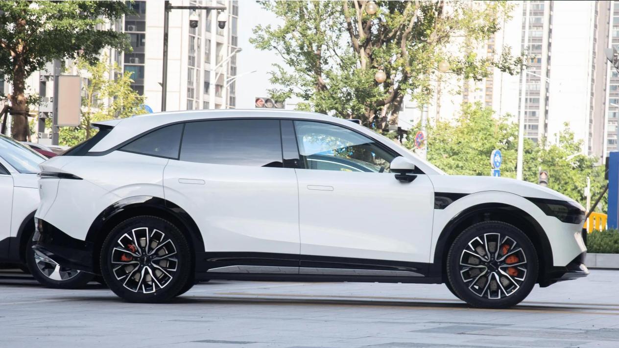 吉利王牌SUV来了！646马力破百3.5秒，续航780公里，比Model Y漂亮