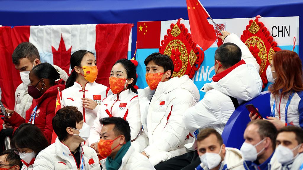 隋文静/韩聪冰上公益演出：双人滑黄金组合的温暖传递