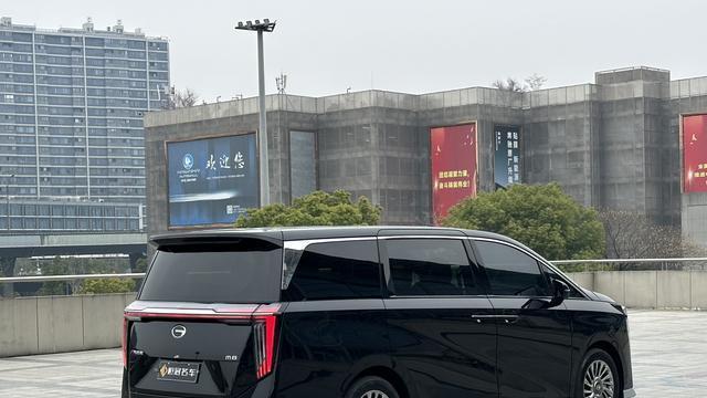 传祺M8宗师版MPV，21.8万准新车，宜商宜家两相宜