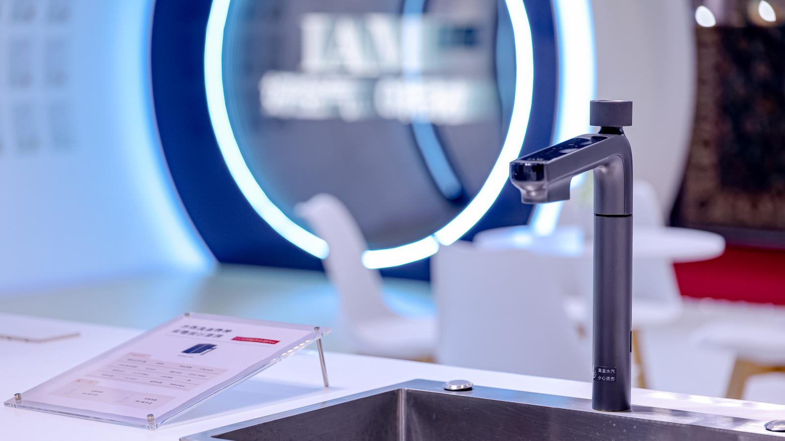 IAM联合华为鸿蒙智选，首发0耗材空气净化器新品燃动第8届进博会