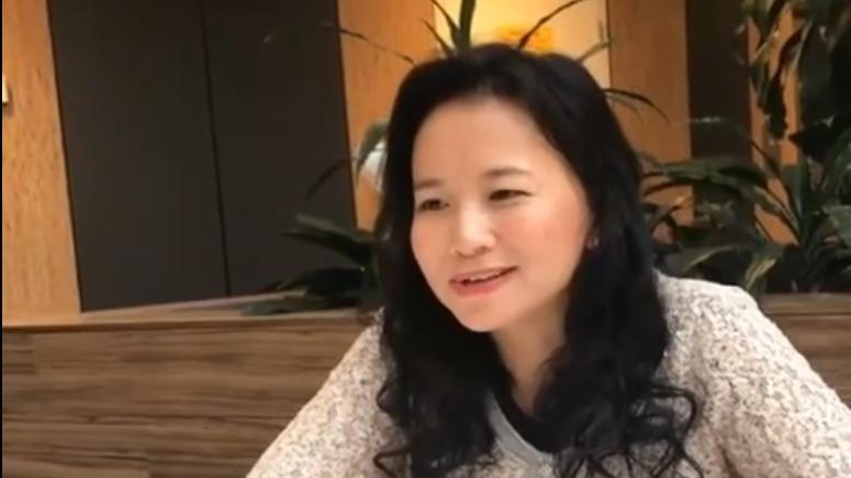 从万人敬仰到人人唾弃，她究竟经历了什么