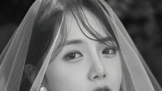韩国女星晒婚纱照！交往17年男友曝光网友纷纷送上祝福