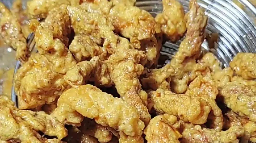 炸小酥肉，牢牢记住“2个窍门”，出锅外酥里嫩，凉了也吃着香