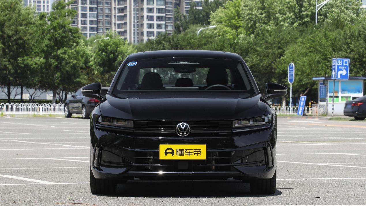 解读2024款一汽大众迈腾B9，车长4990mm，智能化升级，值得一看