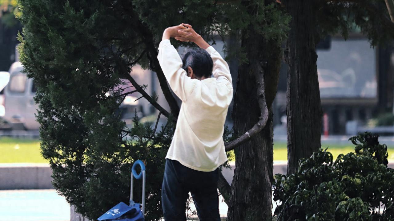 小腿肌肉是长寿肌肉，人到中老年，小腿围不应小于这个数！