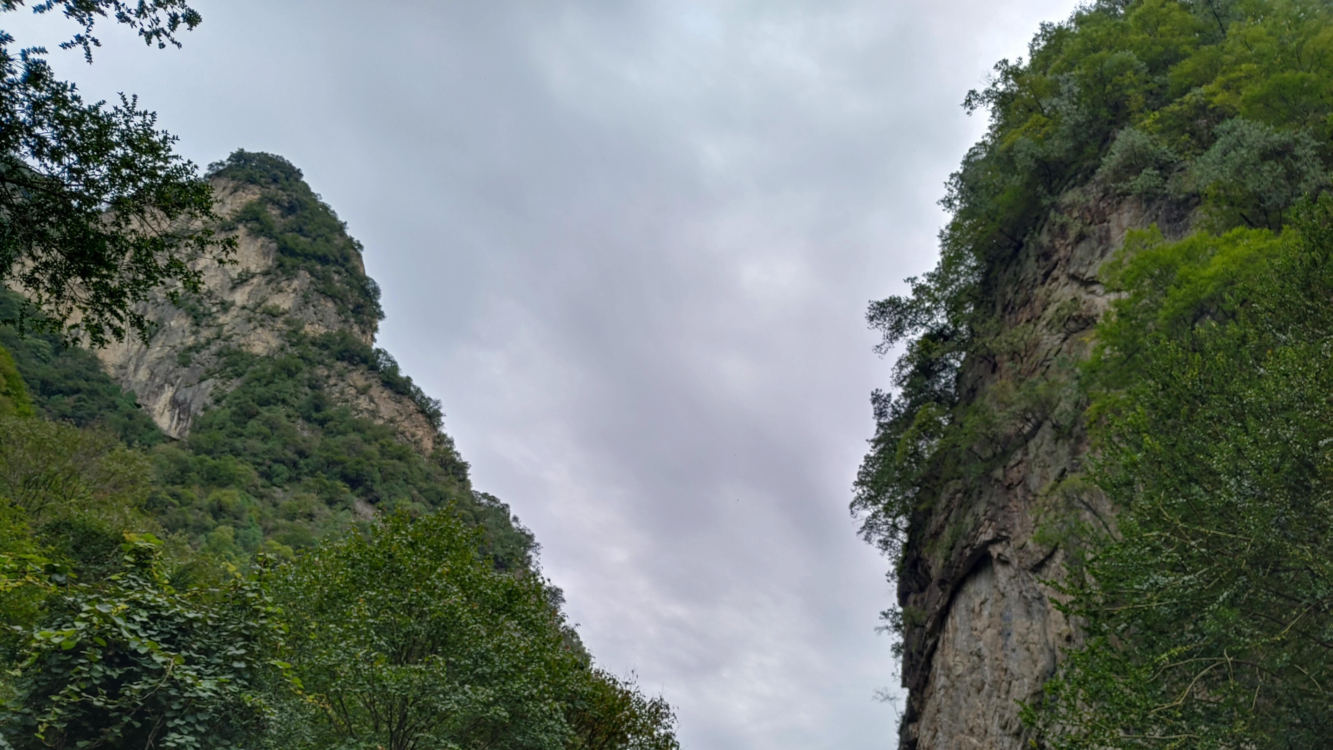 七律•东岔镇线儿岭穿越普渡峡景区