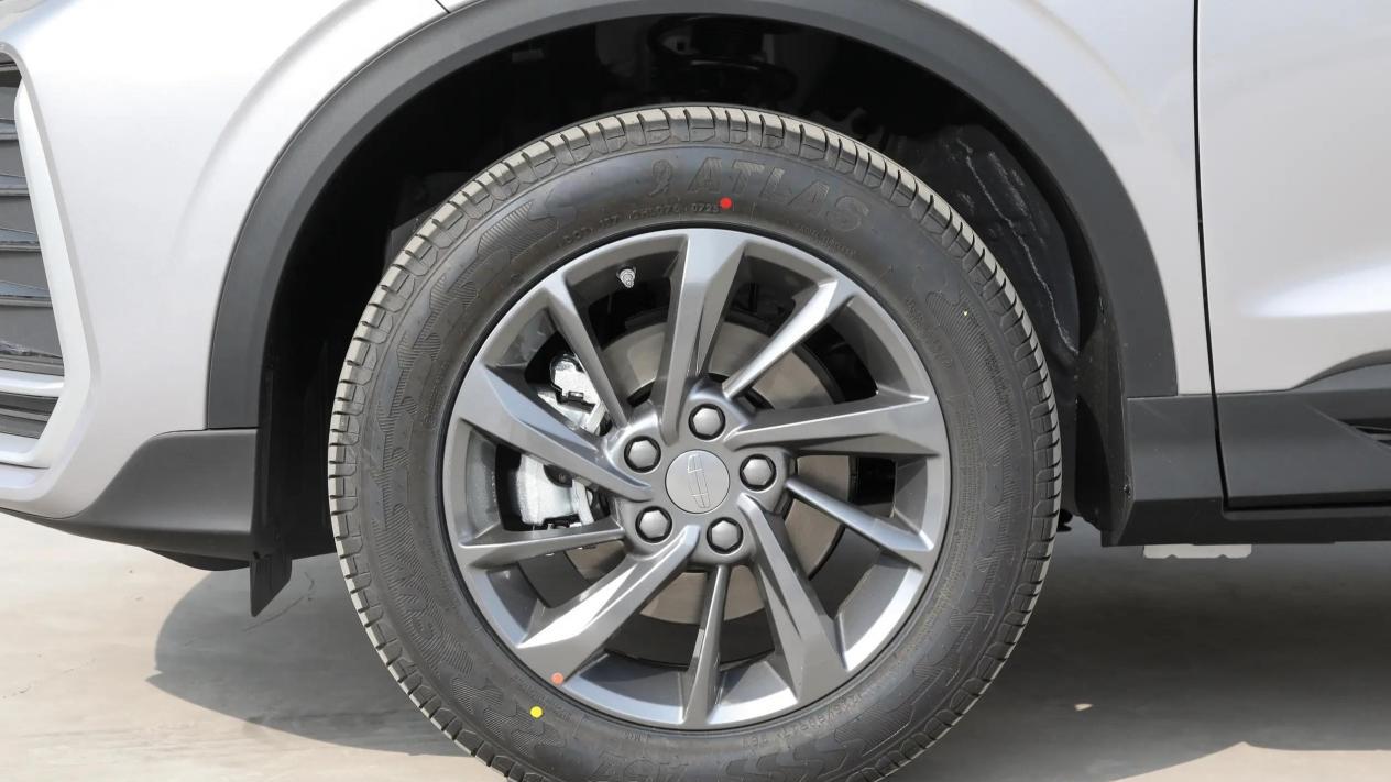 吉利缤越L超越版，配大号尾翼+双边四出排气装饰，即将上市