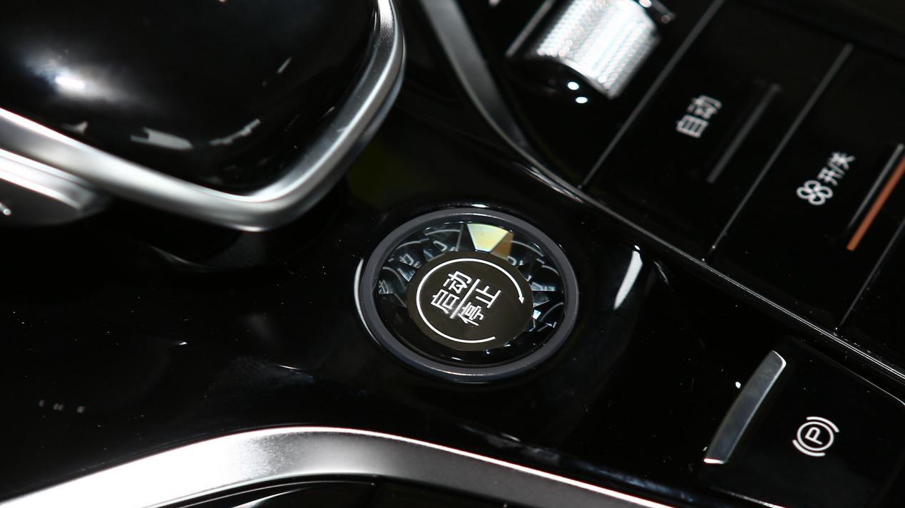 比亚迪秦PLUS荣耀版车主血泪总结：这三点让我又爱又恨！