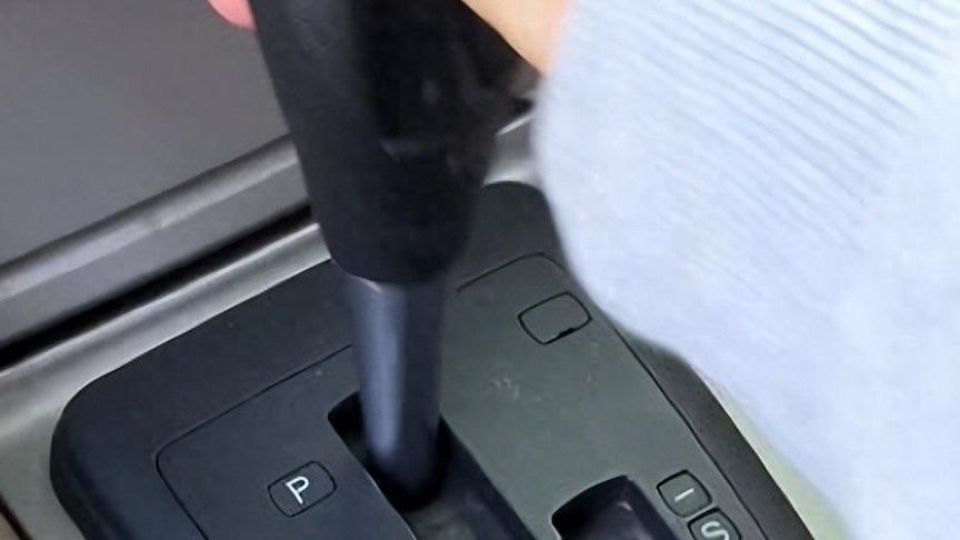 自动挡等红灯一定要挂N档吗？对变速箱有没有损害？