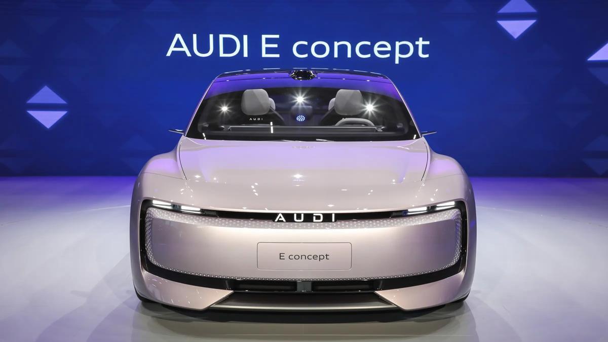 零百加速3.6秒，瞄准尊界S800，AUDI E量产版将于上海车展首发