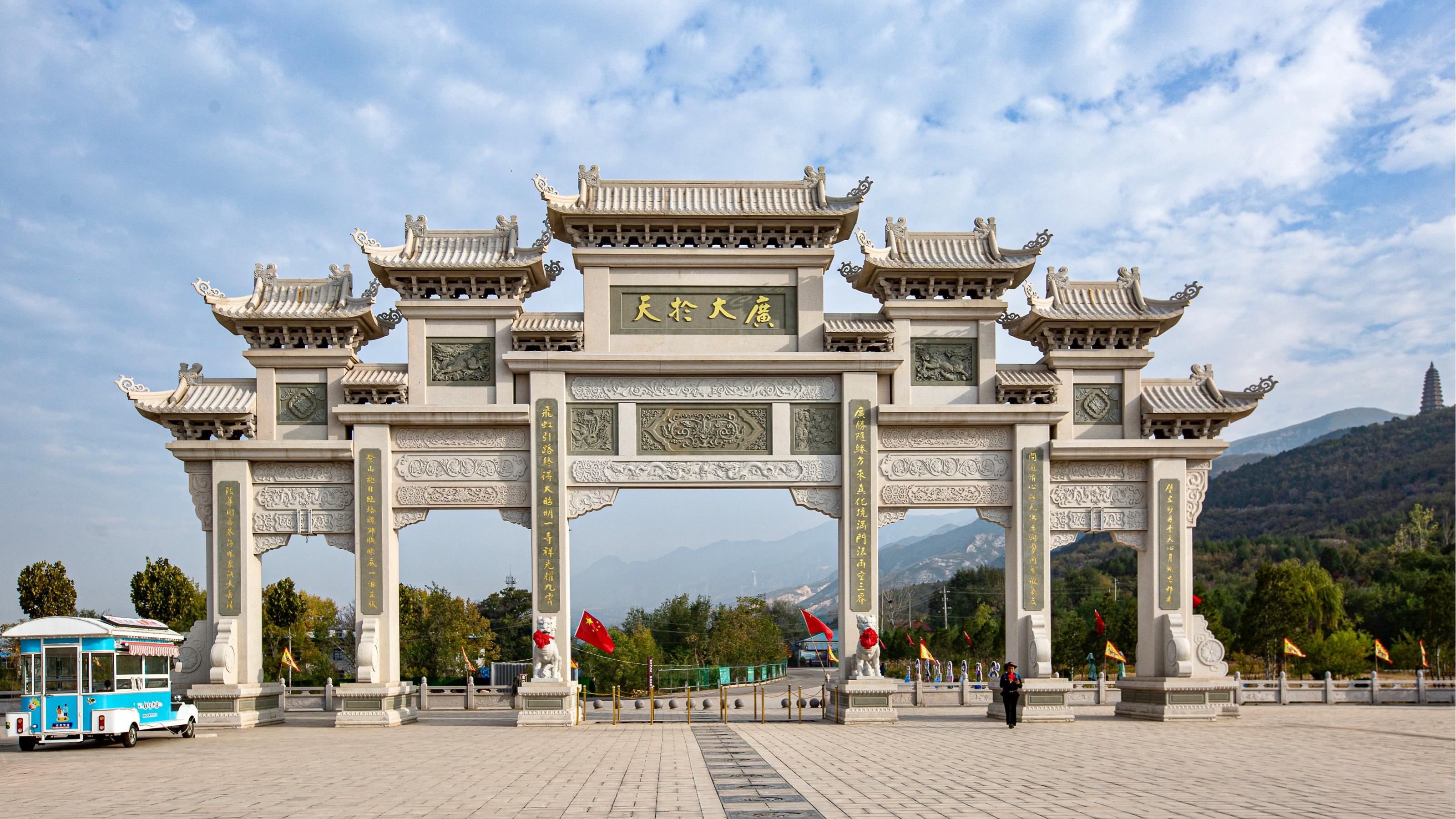 山西临汾广胜寺：一座寺的“佛艺史诗”，一场穿越千年的琉璃与壁画之旅