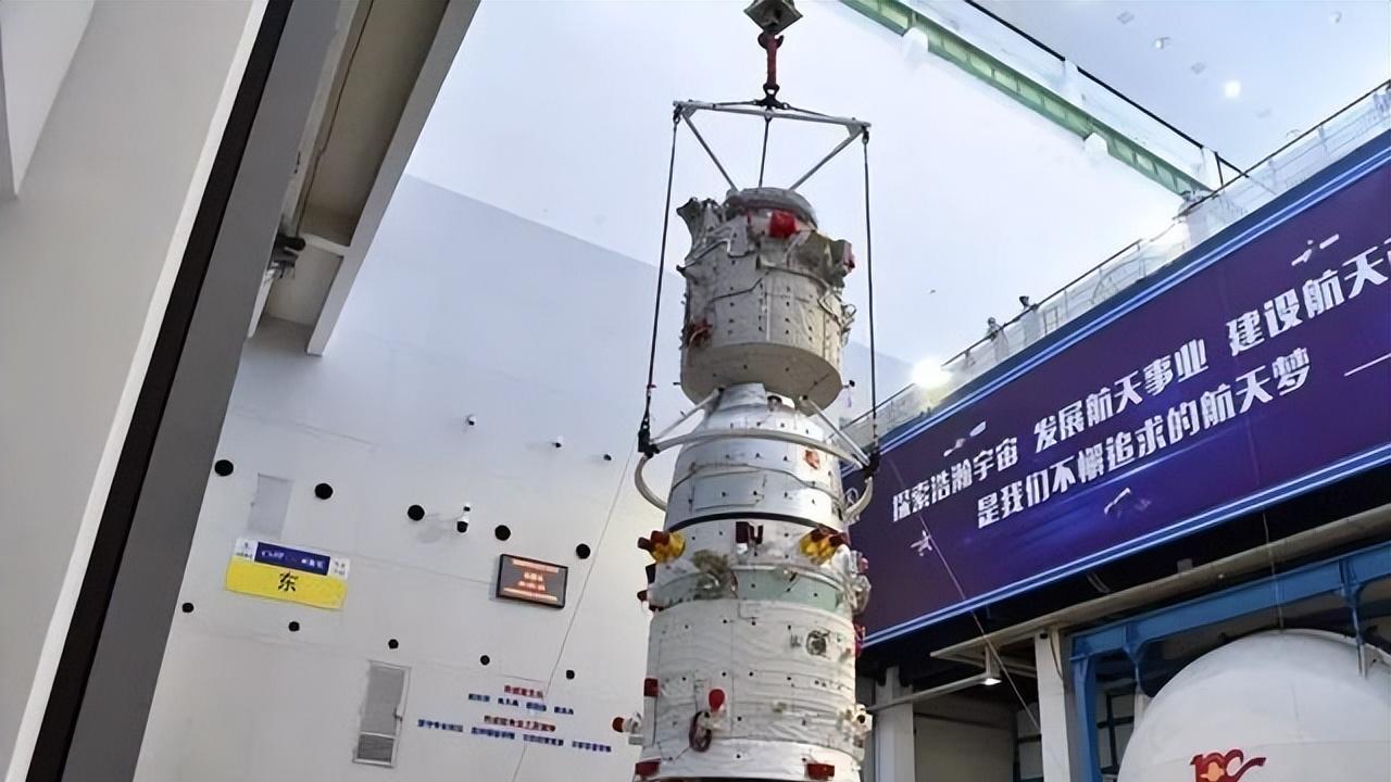 不能再等了，神二十一乘组将出舱修玻璃，神二十需要尽快修好返回