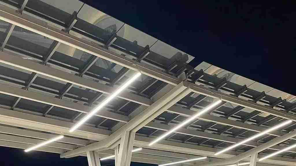 英菲尼迪Q40：2.0T四缸机平顺，B&O音响，豪华运动轿车新标杆