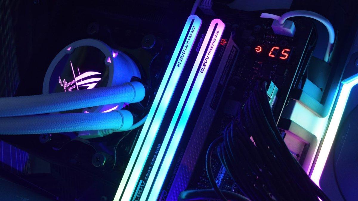 DRAM供应商变身“圣诞老人”，AI热潮下内存成稀缺礼物