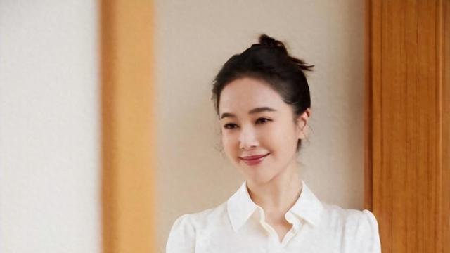 曾经的国家体操队运动员，如今娱乐圈的交际花，白天在镜头前演绎清纯女神，晚上却频繁出入各路大佬的豪宅别