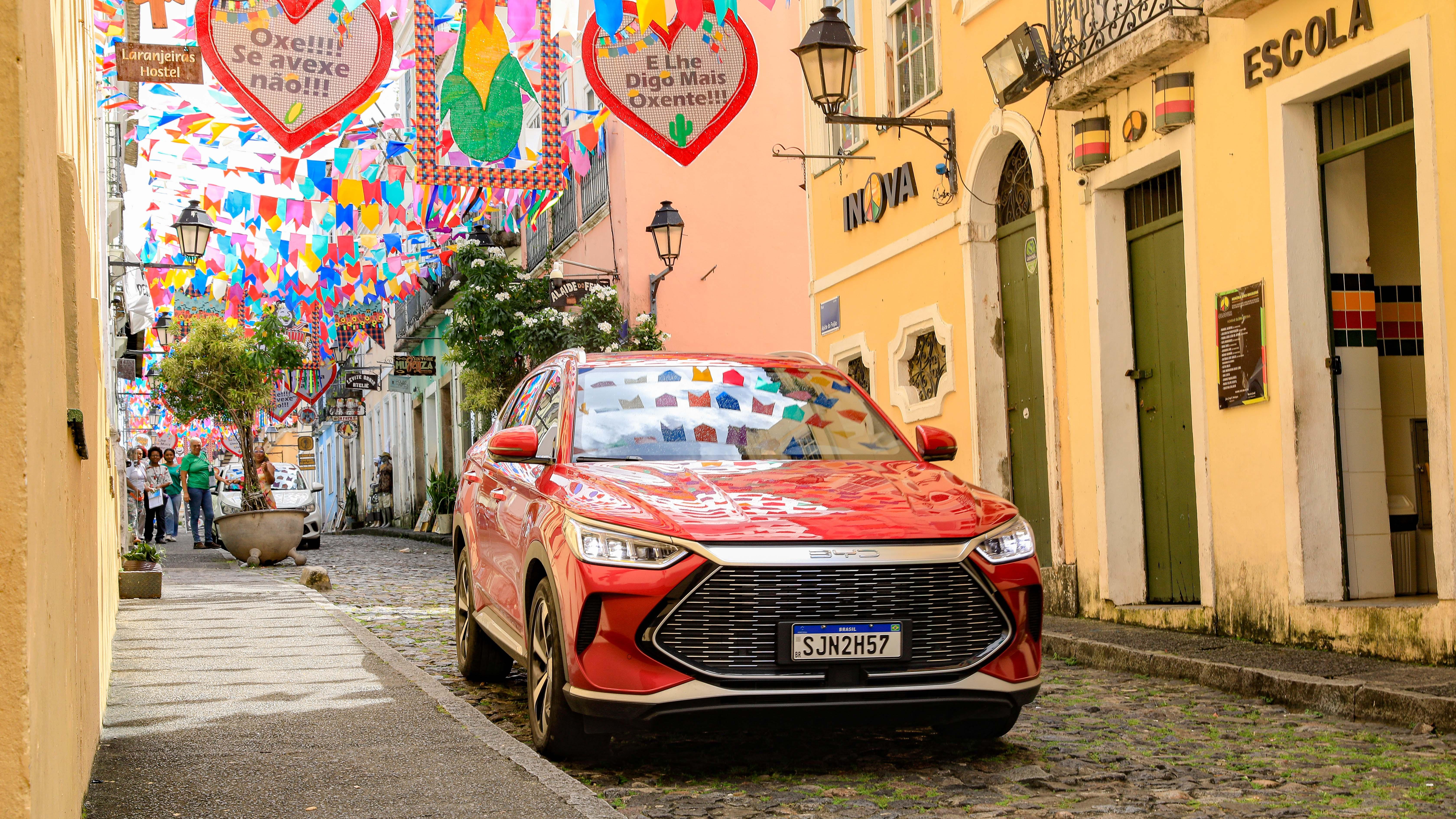 中国智造出海，进军拉美的新支点：比亚迪巴西工厂首车下线！