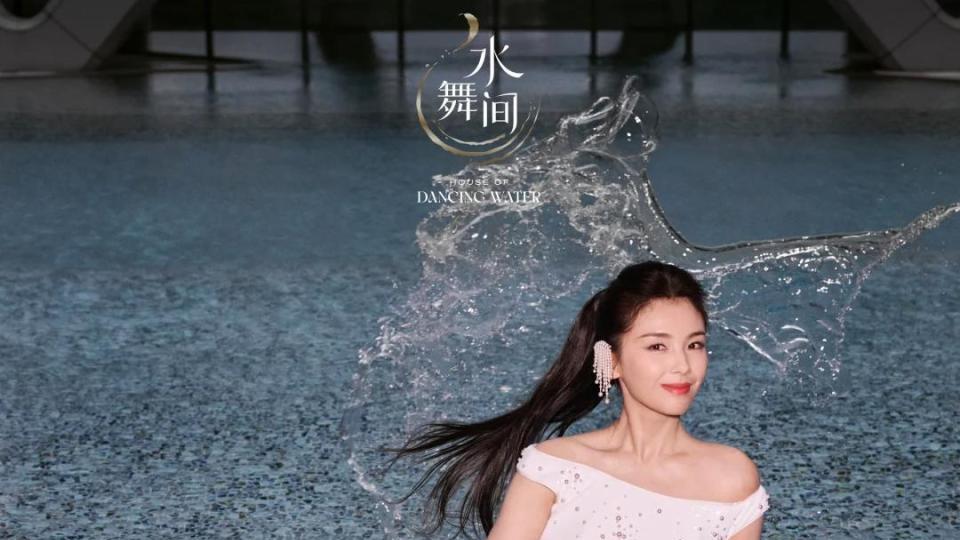 澳门晚宴暴露咖位：刘涛坐第三排，胡杏儿靠边，C位都是大佬！