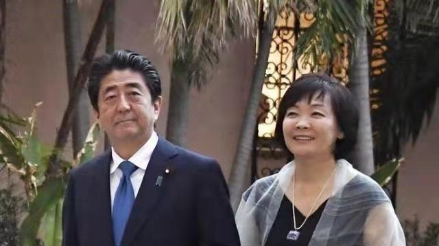政治世家血脉难续，第一夫人特立独行，安倍夫妇无子之谜待解？